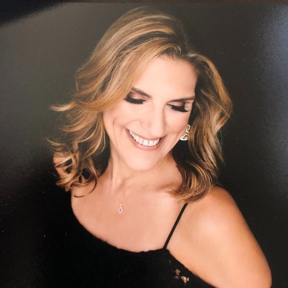 Meet your Posher, Angela - Picture 1 of 1